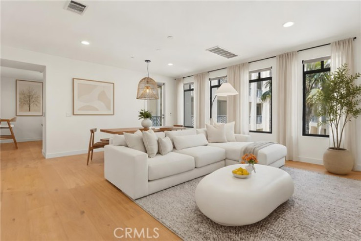 Residential Home in Playa Vista
