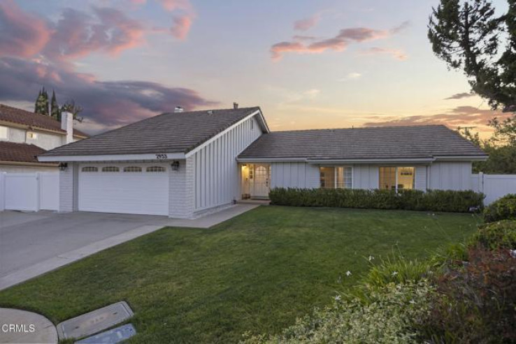 Residential Home in Thousand Oaks West