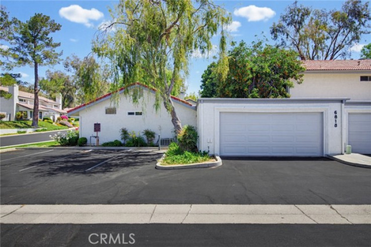 2 Bed Home for Sale in Oak Park, California