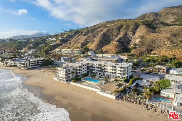 Residential Home in Malibu Beach