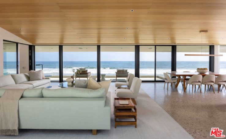 Residential Home in Malibu Beach