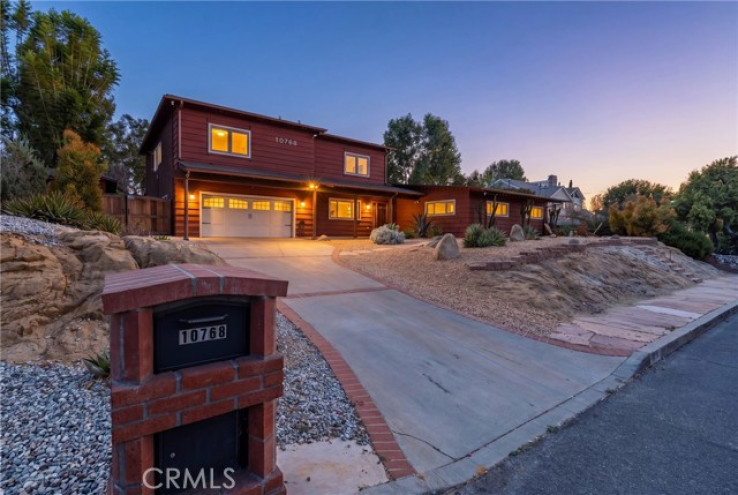 5 Bed Home for Sale in Shadow Hills, California