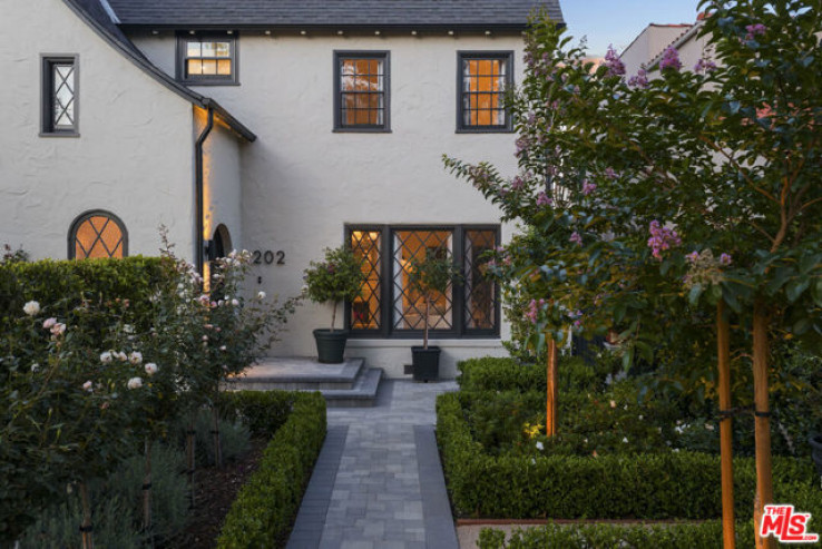 Residential Home in Hancock Park-Wilshire