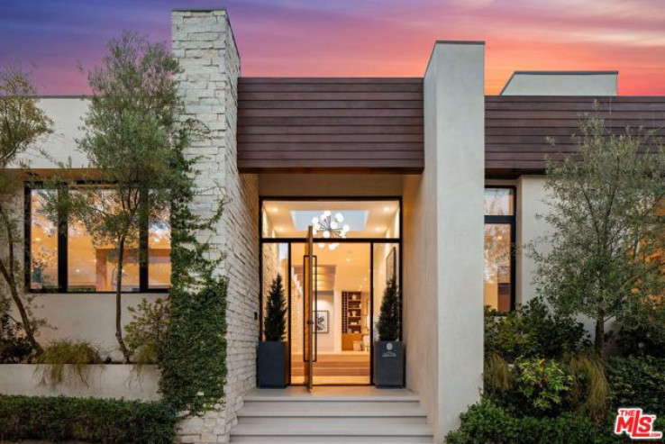 Residential Home in Beverly Hills Post Office
