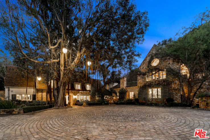7 Bed Home for Sale in Beverly Hills, California