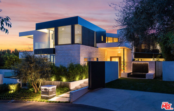 6 Bed Home for Sale in Los Angeles, California