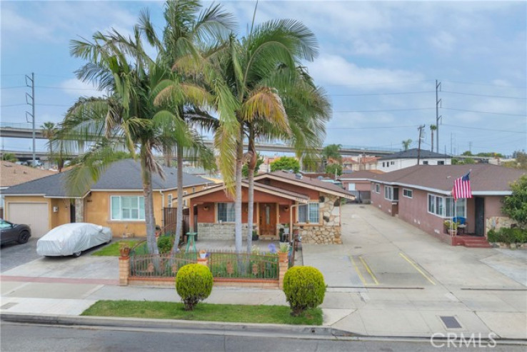7 Bed Home for Sale in Hawthorne, California