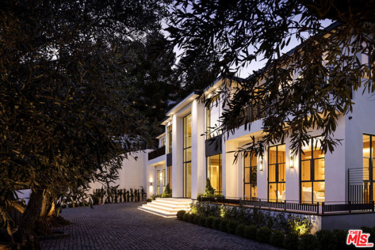 6 Bed Home for Sale in Los Angeles, California