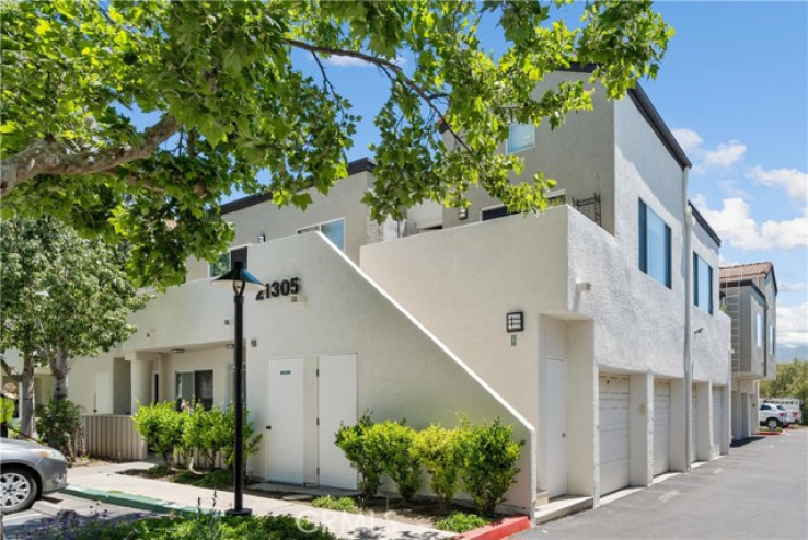 2 Bed Home for Sale in Newhall, California