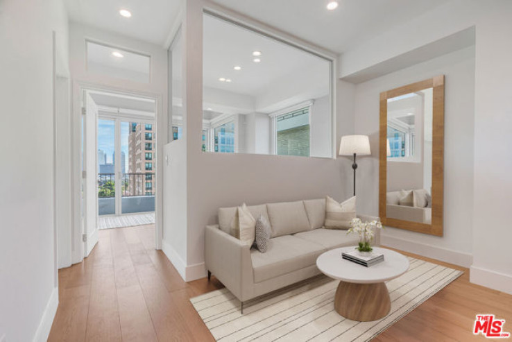1 Bed Home for Sale in Los Angeles, California