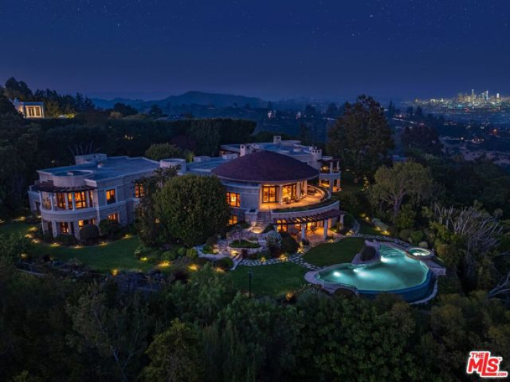 Residential Home in Bel Air - Holmby Hills