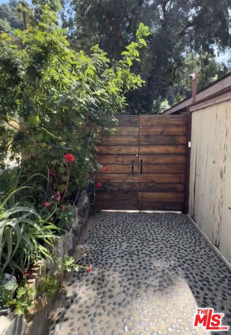 6 Bed Home for Sale in Los Angeles, California