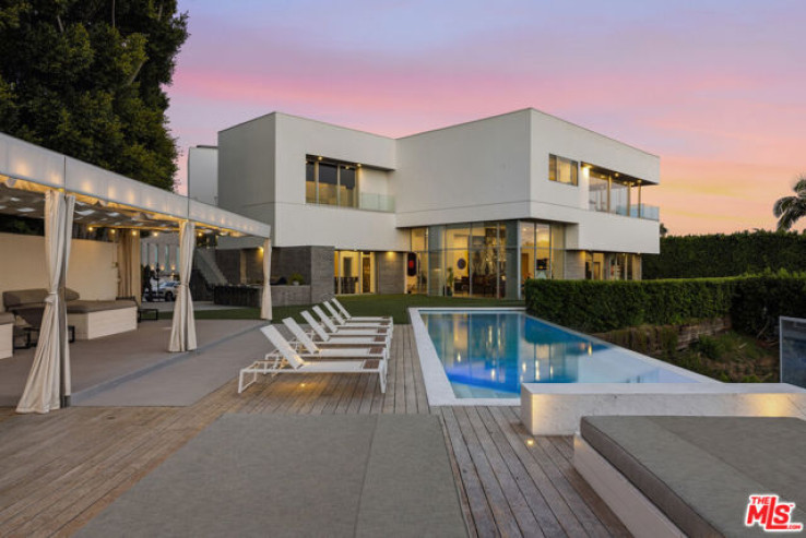 5 Bed Home for Sale in Los Angeles, California