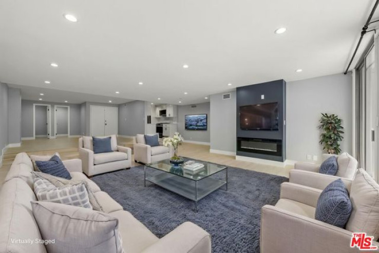 Residential Home in Beverly Hills