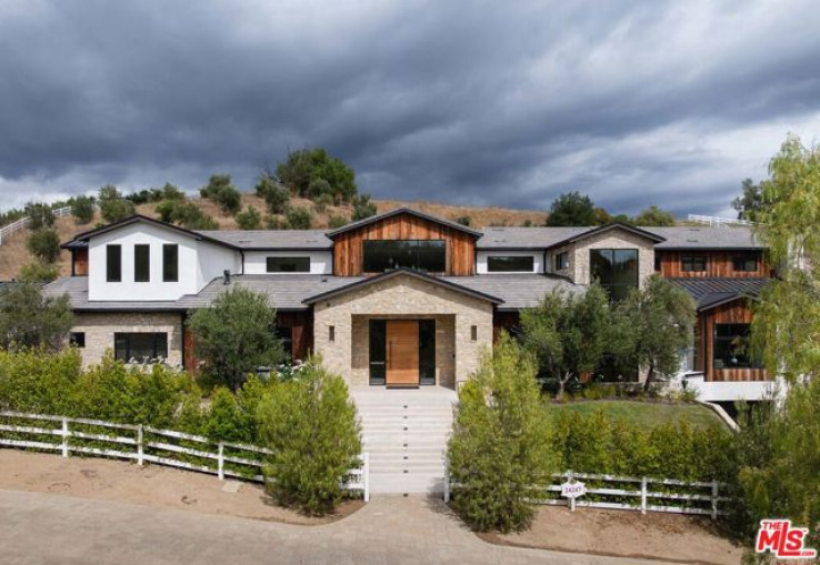 Residential Home in Hidden Hills