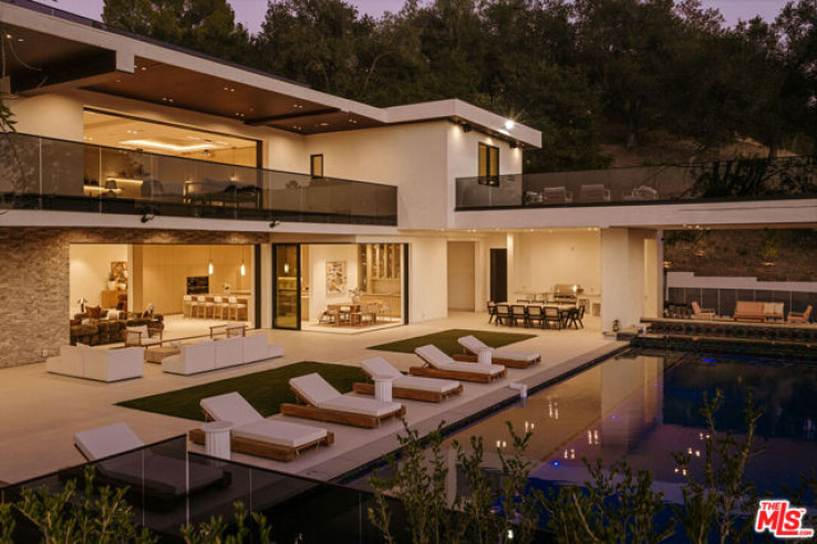 5 Bed Home for Sale in Encino, California