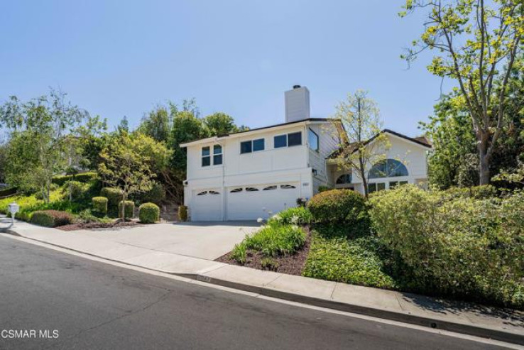 Residential Home in Thousand Oaks East