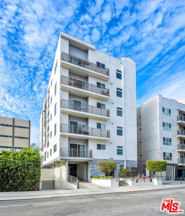 Residential Income in Hancock Park-Wilshire