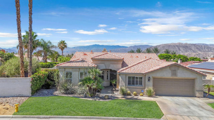 Residential Home in North Palm Desert
