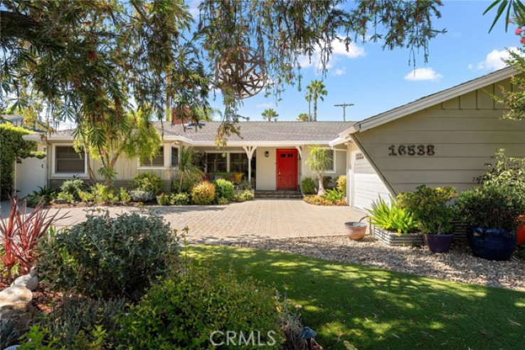 Residential Home in Encino