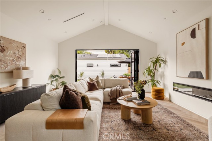 6 Bed Home for Sale in Van Nuys, California