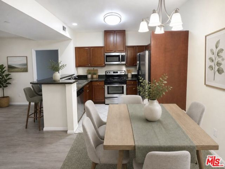 2 Bed Home for Sale in Van Nuys, California
