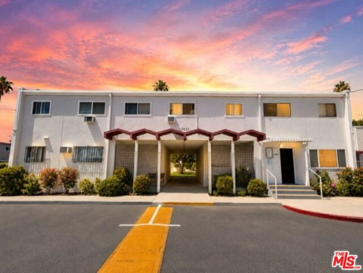 Residential Home in North Hollywood