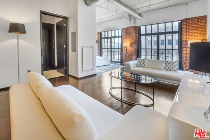 1 Bed Home for Sale in Los Angeles, California