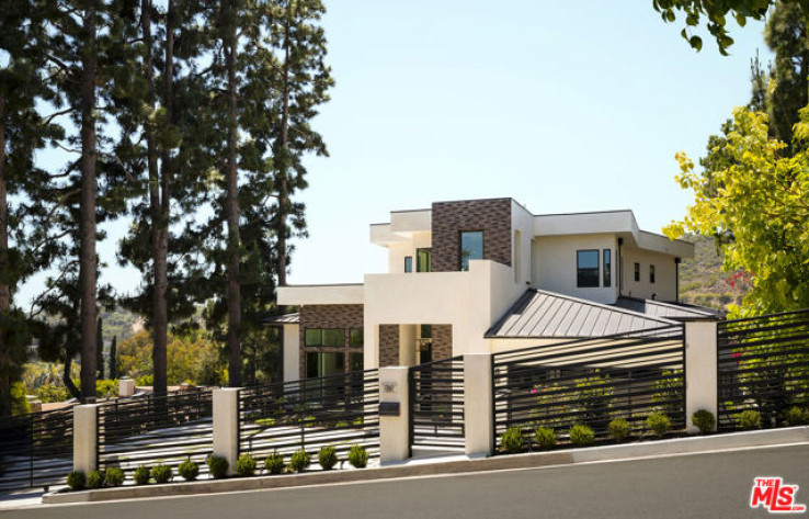 4 Bed Home for Sale in Los Angeles, California