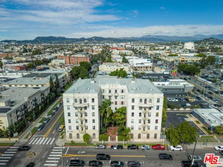 Residential Income in Mid-Wilshire