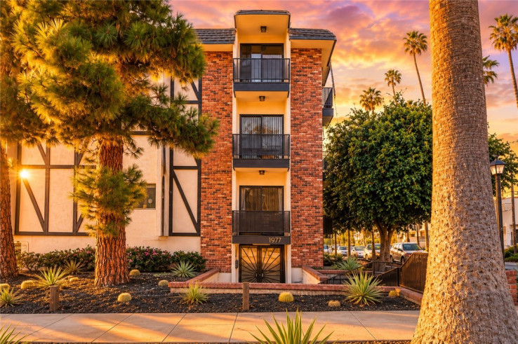 1 Bed Home for Sale in Los Angeles, California