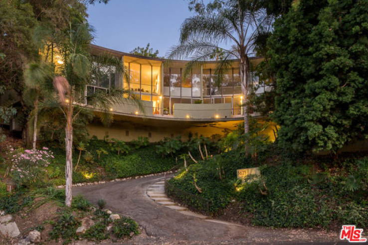 1 Bed Home for Sale in Los Angeles, California