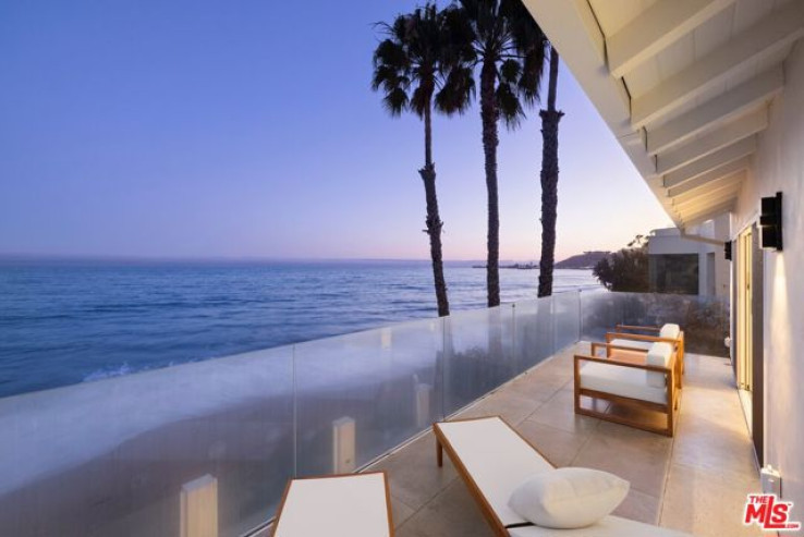 Residential Home in Malibu Beach