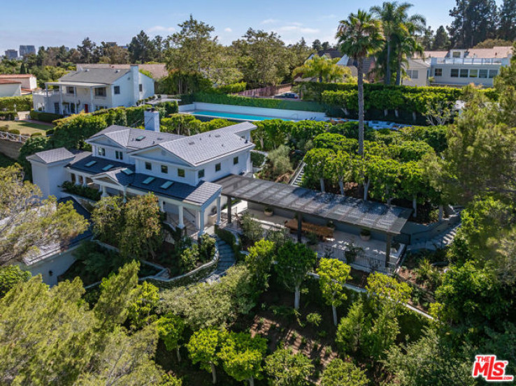 5 Bed Home for Sale in Los Angeles, California