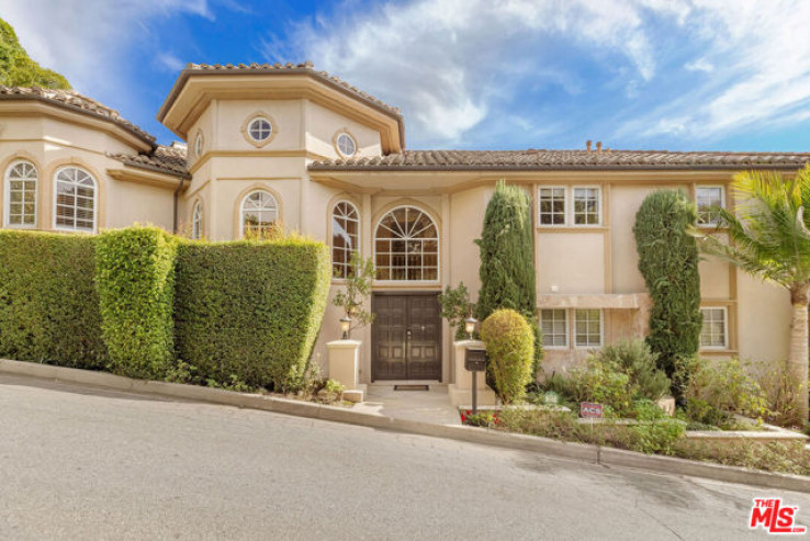 Residential Home in Bel Air - Holmby Hills