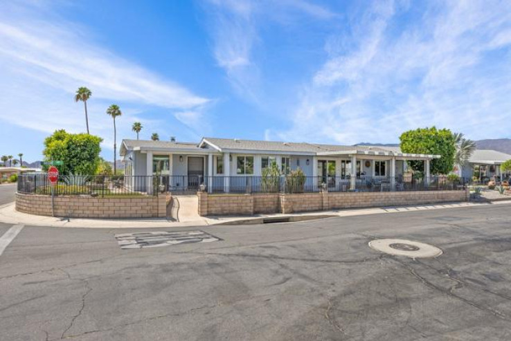 Residential Home in North Palm Desert