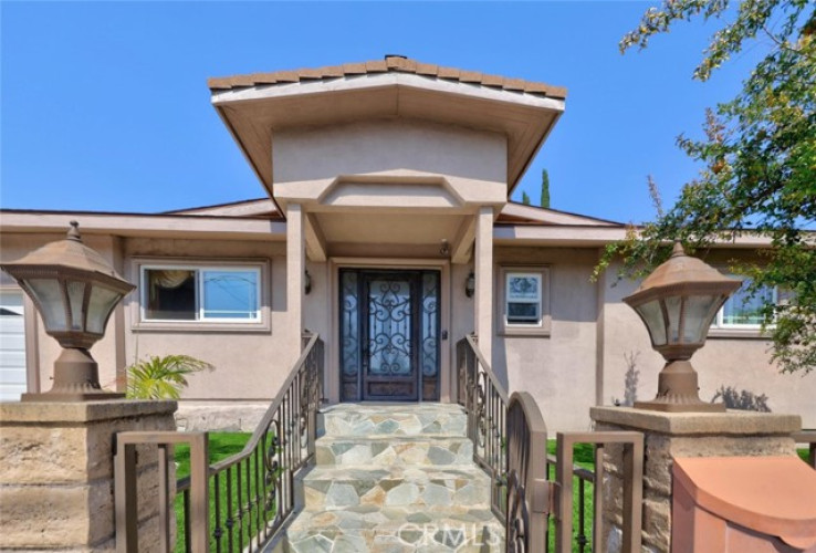 4 Bed Home for Sale in Van Nuys, California