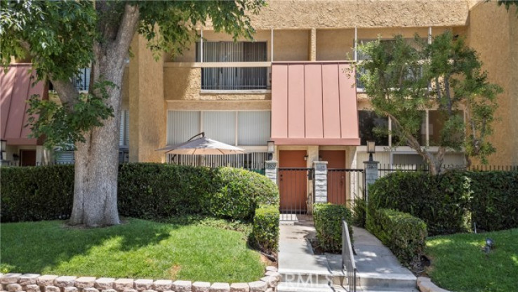 Residential Home in Encino