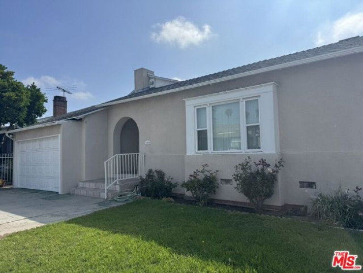 Residential Home in Hollywood
