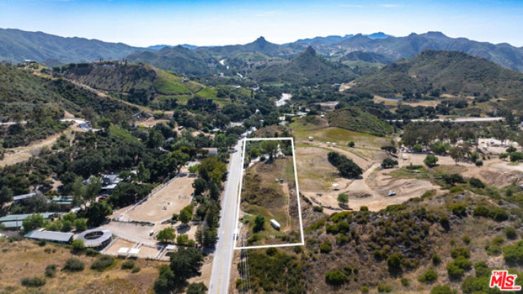 Land in Agoura