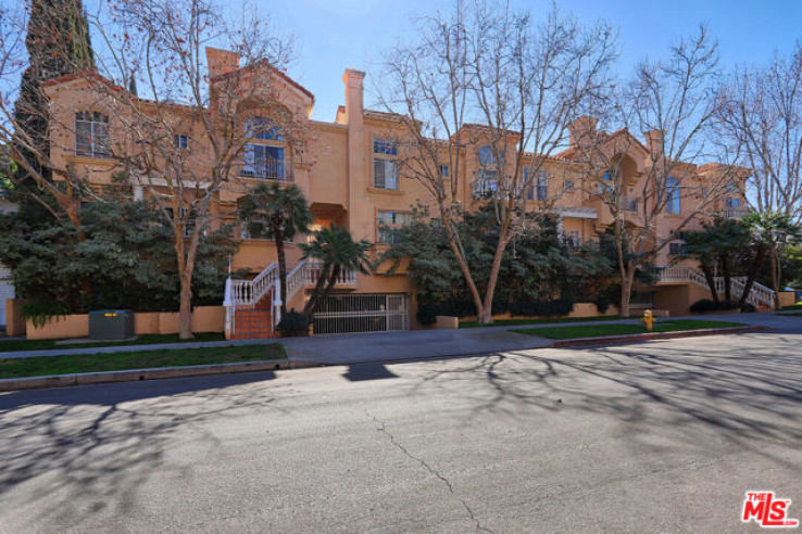 Residential Home in North Hollywood