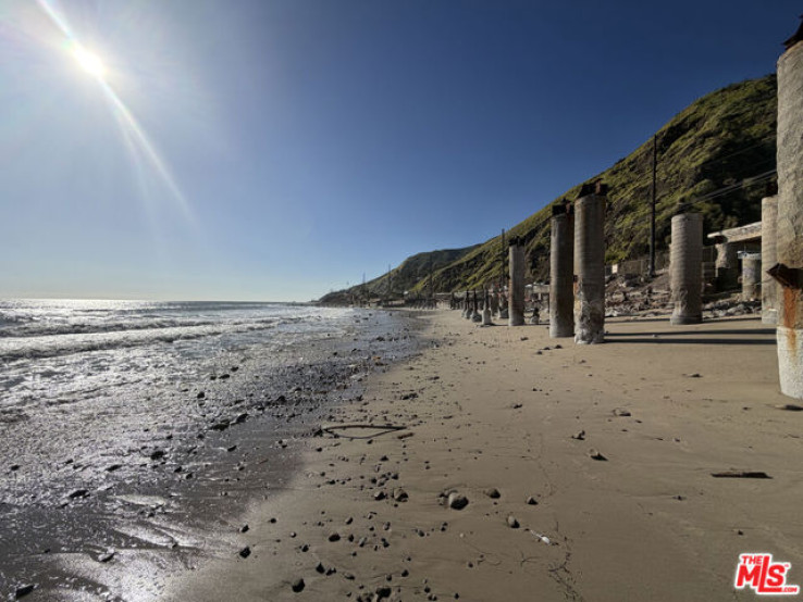 Land in Malibu Beach