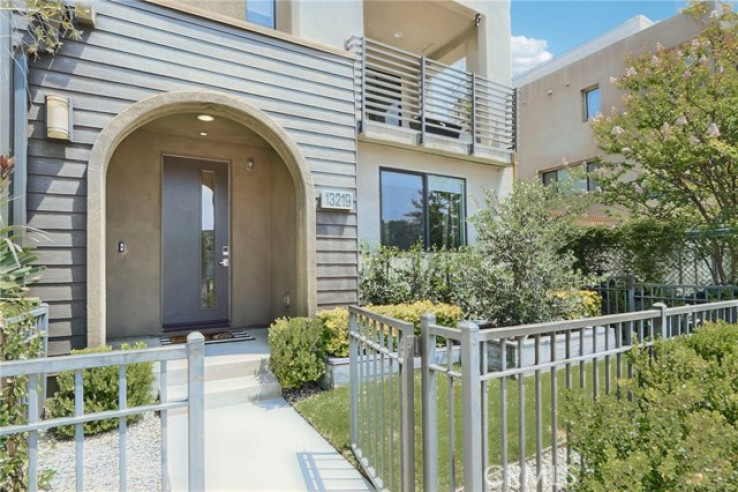 4 Bed Home for Sale in Van Nuys, California