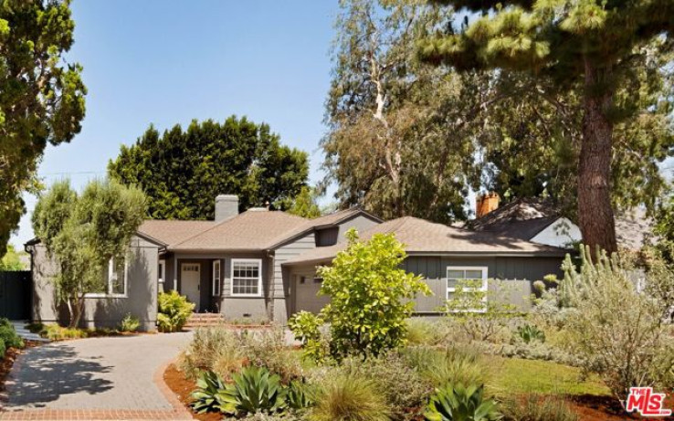 Residential Home in Encino