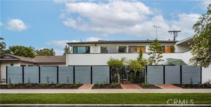  Income Home for Sale in North Hollywood, California