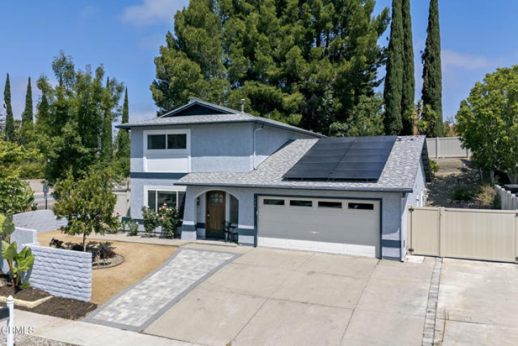 Residential Home in Thousand Oaks West