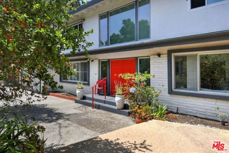 5 Bed Home for Sale in Studio City, California