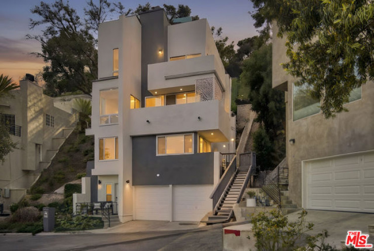 3 Bed Home for Sale in Studio City, California