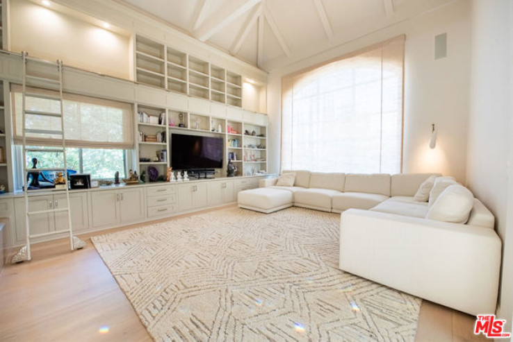 5 Bed Home for Sale in Pacific Palisades, California