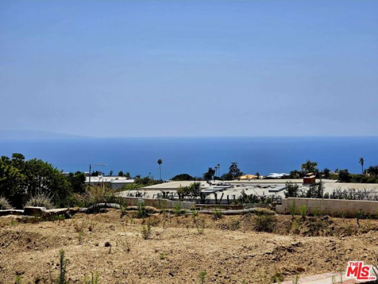 Land in Pacific Palisades